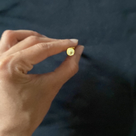 Tiny plastic golden flag staff - Picture 5 of 6